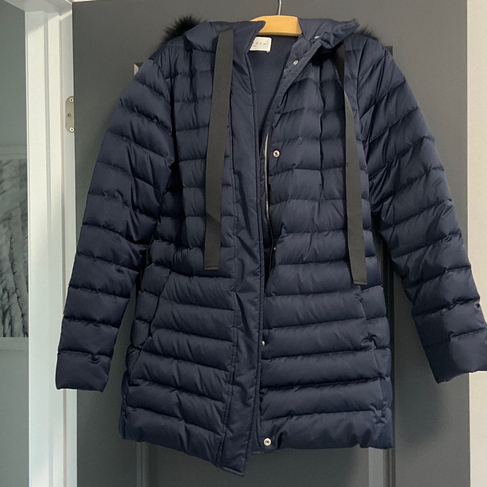 Elegant Navy Puffer Coat with Hood